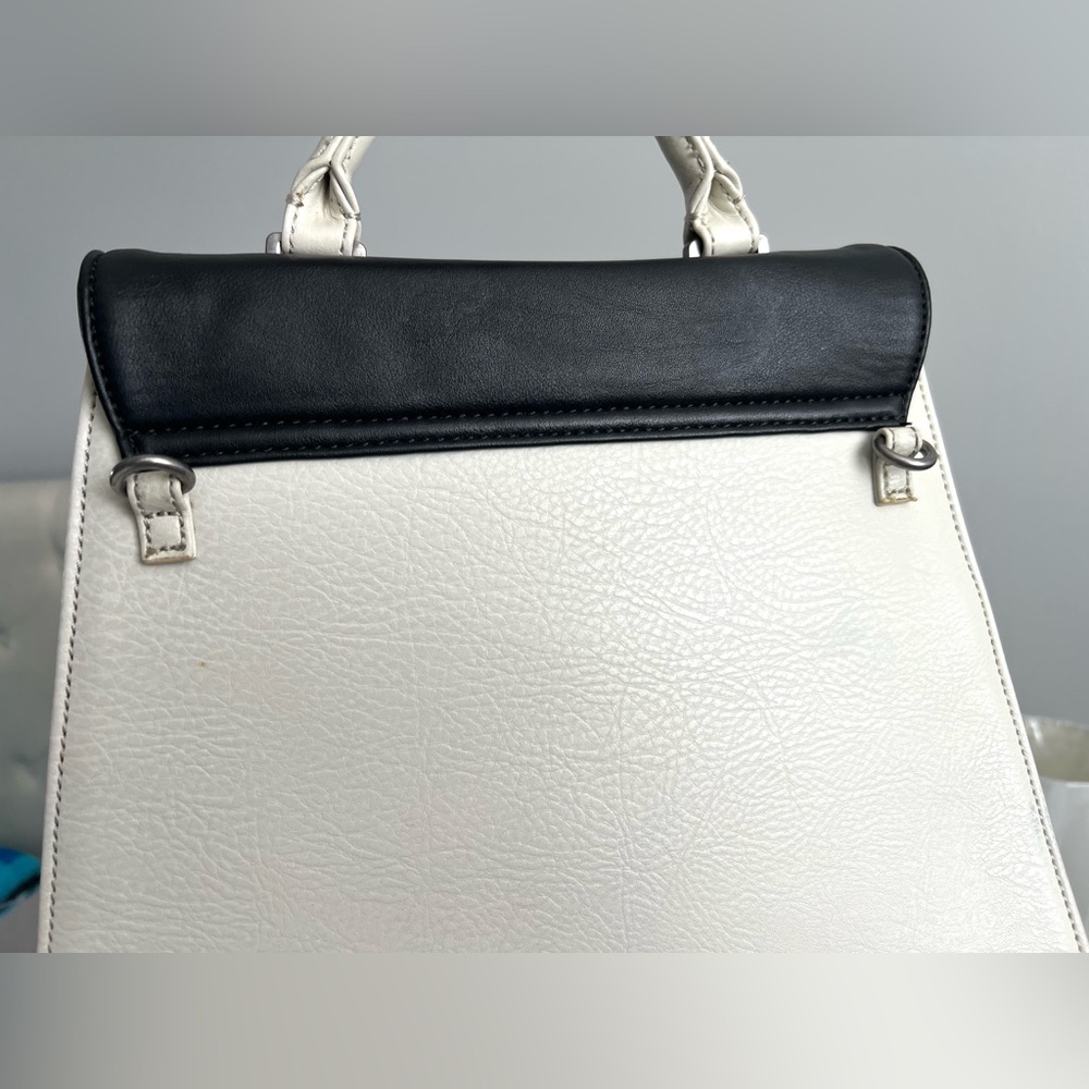 Matt & Nat White Keely Block Handbag Satchel (Preloved) - Picture 4 of 10